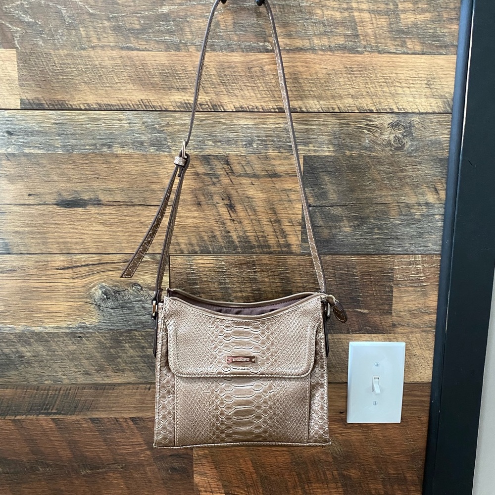 Liz Claiborne tan purse with organizer pocket